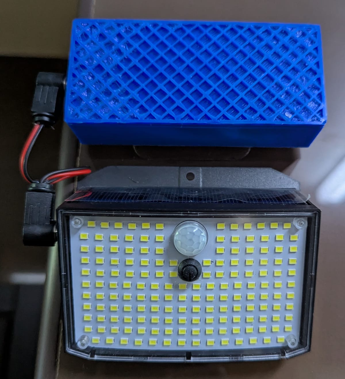 Бюджетне освітлення під'їзду або сходової клітини